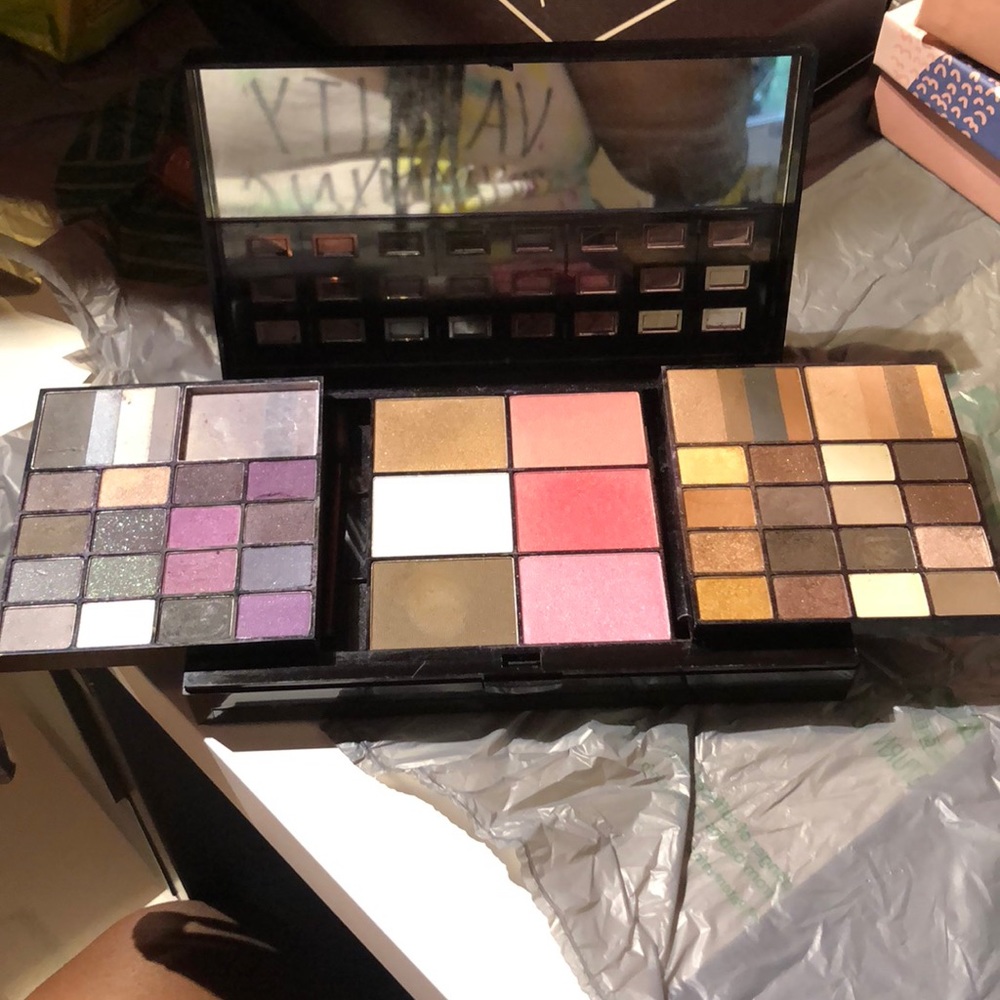 NYX Box of Smokey looks collection